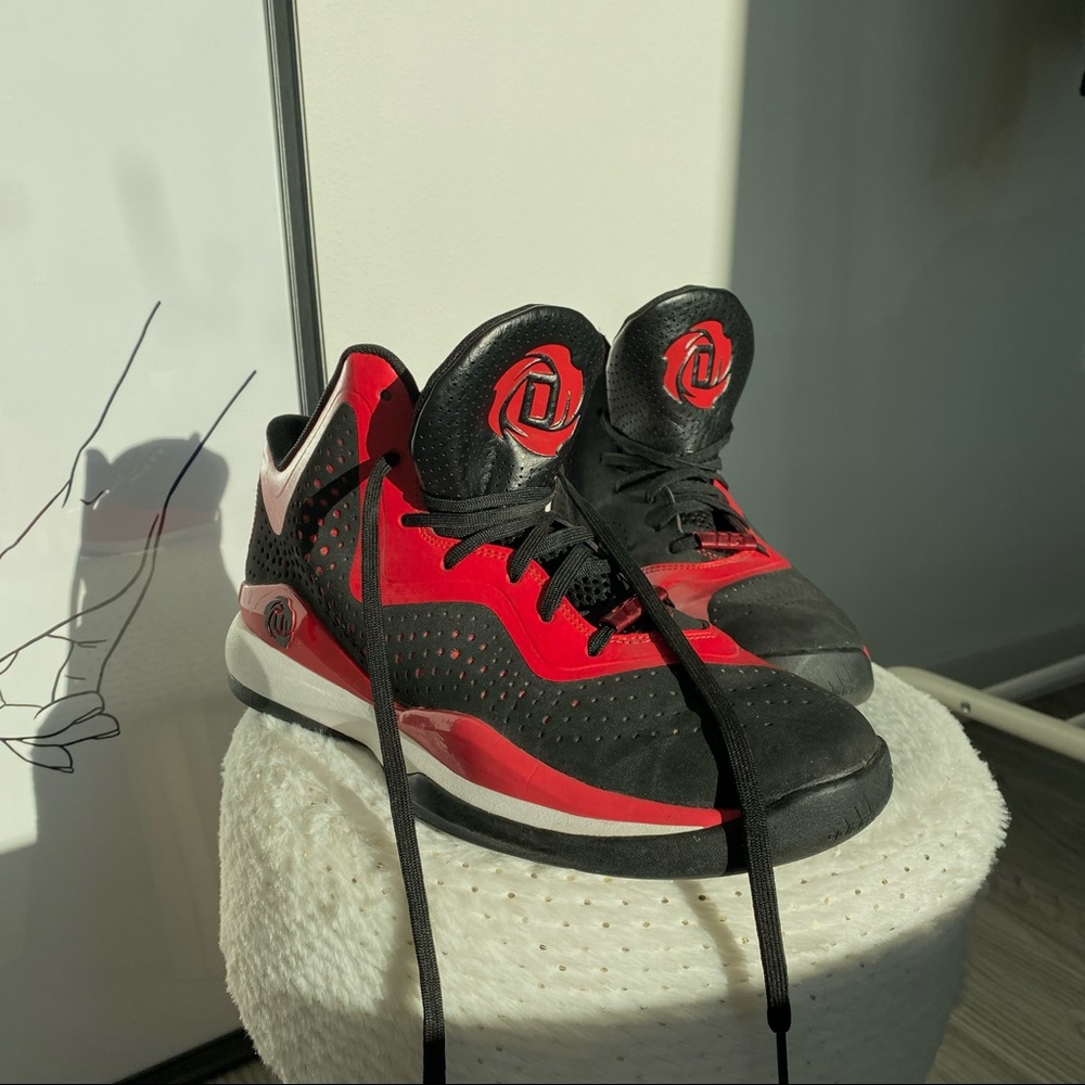 🥀 Adidas Derrick Rose Basketball Shoes